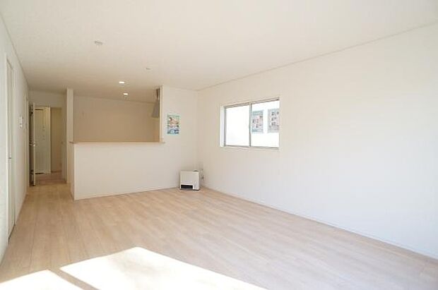 明るく開放感のあるリビング。