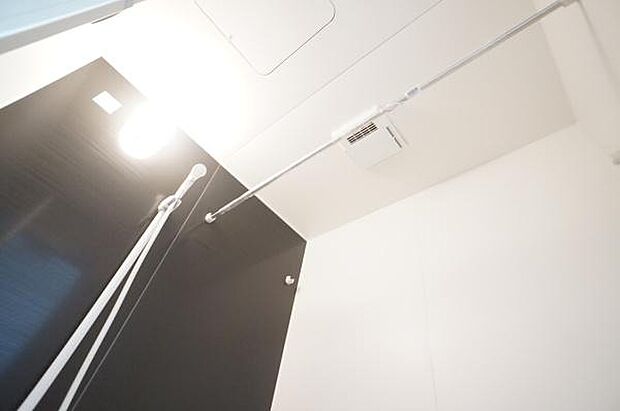 カラリ床と浴室乾燥機で快適。