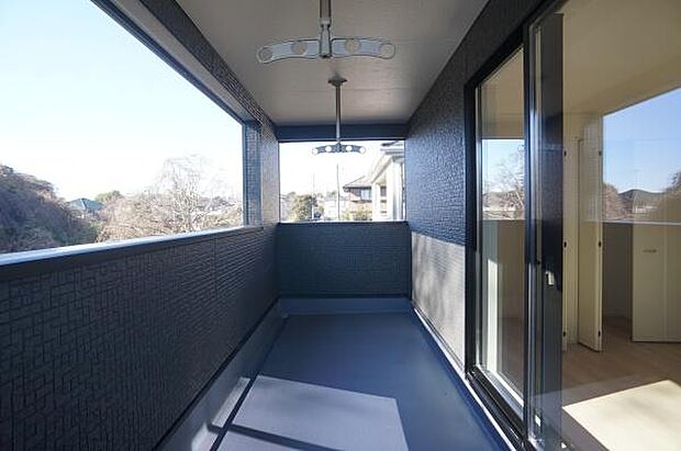 強い日差しや雨でも安心のインナータイプ。