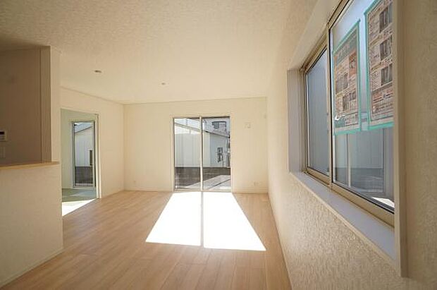 ご家族を一目で見渡せるリビング。