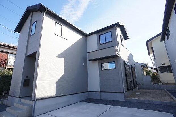 南側の土仕様のお庭です。