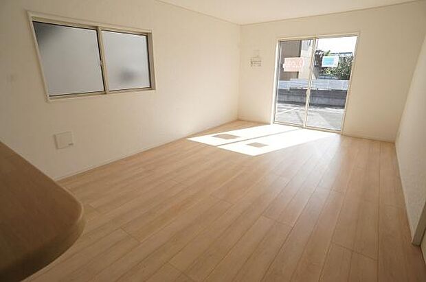 南から陽光注ぐ陽だまり空間。