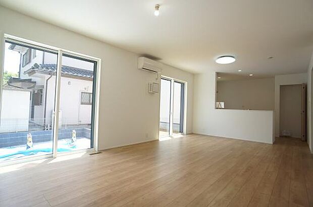 南から陽光注ぐ陽だまり空間。