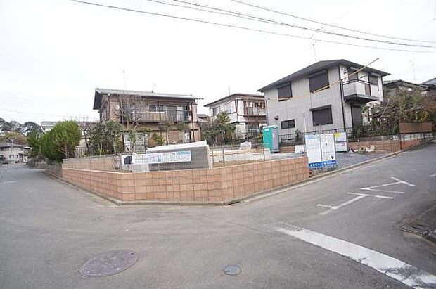 西側6ｍ、南側4m公道に接道。