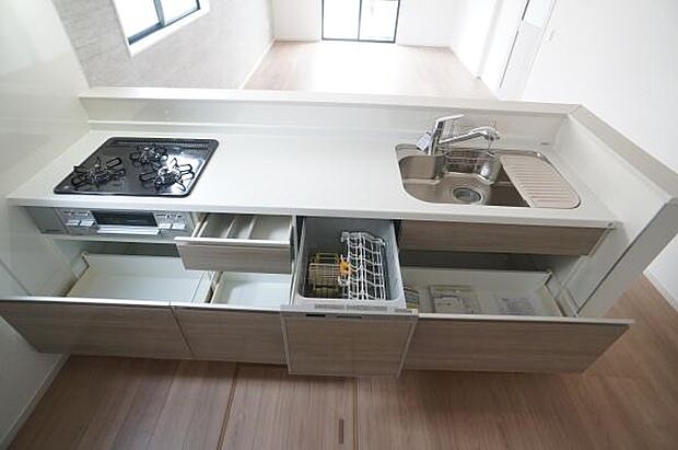 食器洗浄乾燥機付きで家事をサポート。