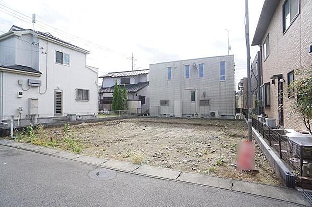 並列駐車2台可能。