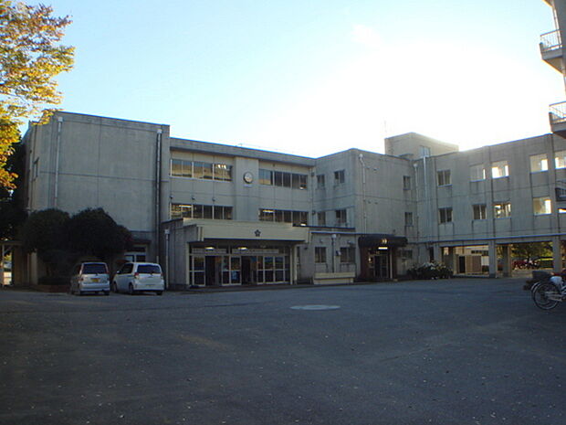 取手市立戸頭中学校まで800m