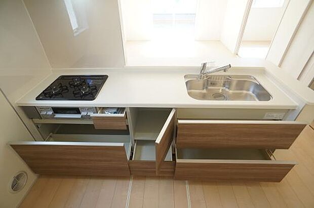 スライドキャビネットと床下収納。