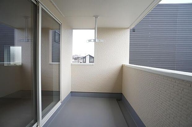 強い日差しや雨でも安心のインナータイプ。