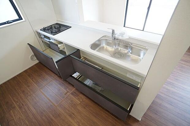 たっぷり入るスライドキャビネット。