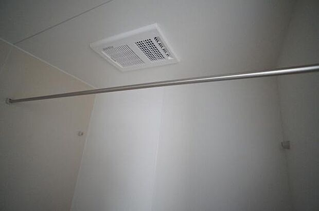 浴室暖房乾燥機付きで快適に過ごせます。