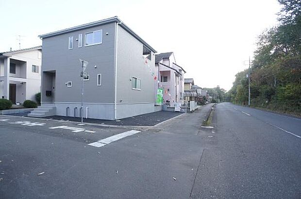 西側10ｍ、北側6，09ｍ公道に接道。