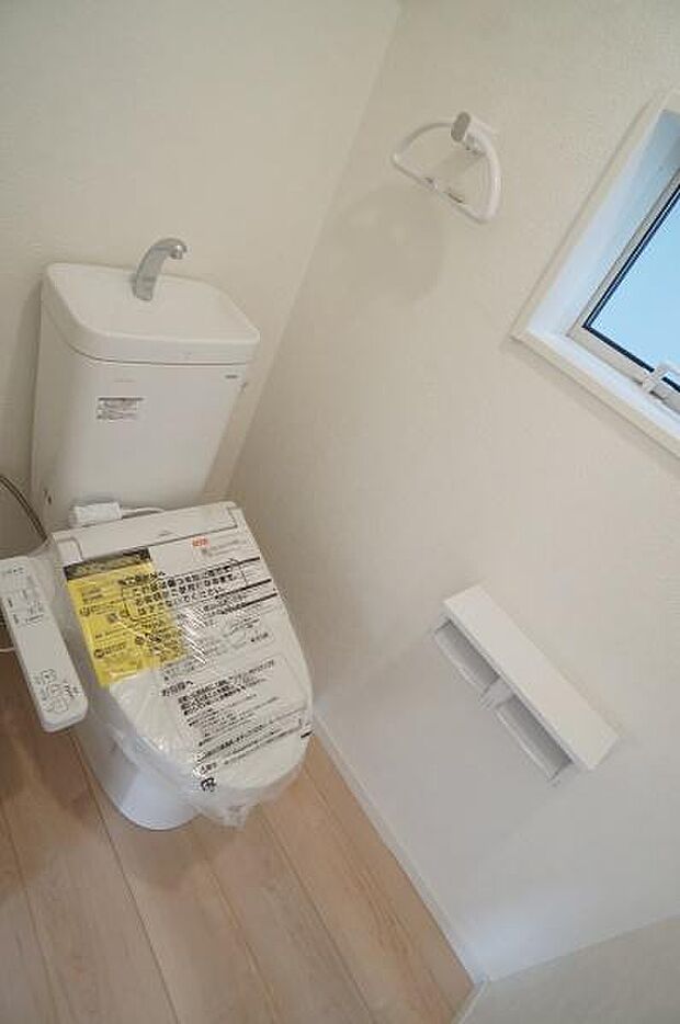 1階、2階に有る温水洗浄便座。