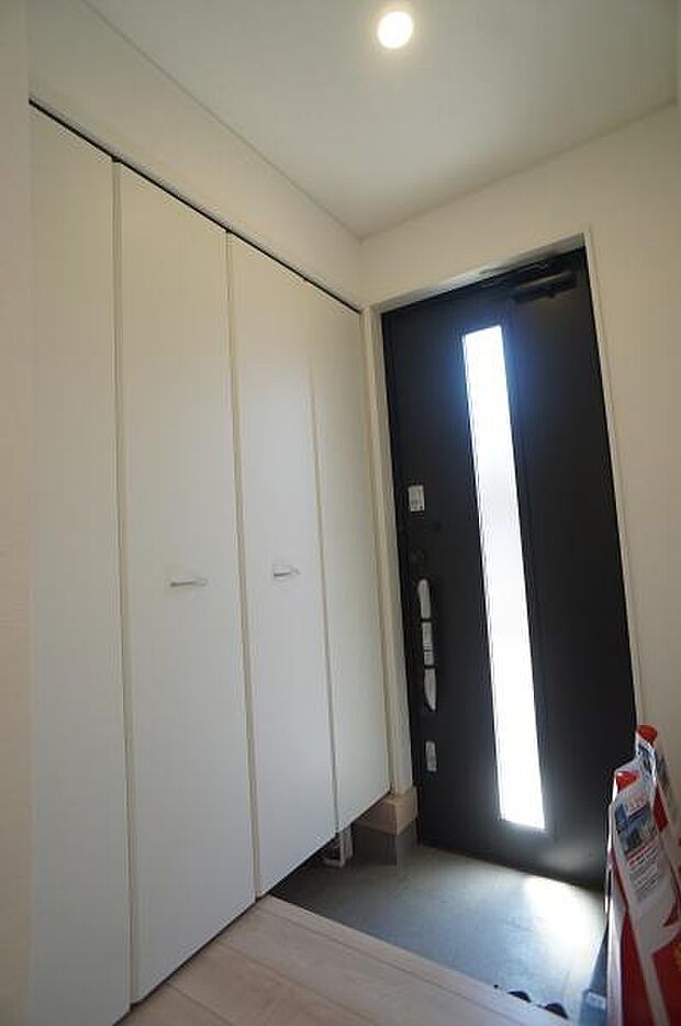 外には防犯カメラが設置されています。