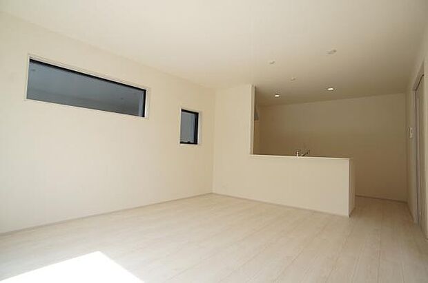 家具のレイアウトがしやすいハイサッシ。