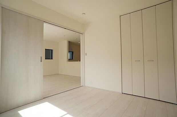 1階、物入付き洋室5、25帖。