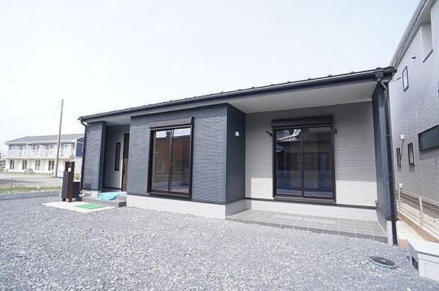 物干し金物付き。テラスに洗濯物を。