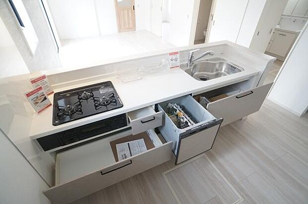 広々シンクと食洗機。