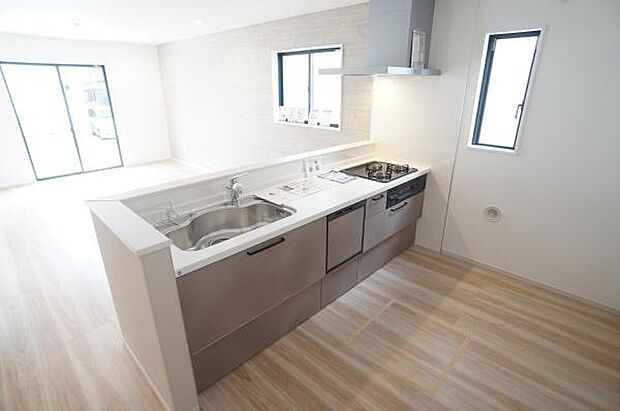 スタイリッシュなオープンキッチン。