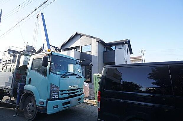 並列駐車2台可能。