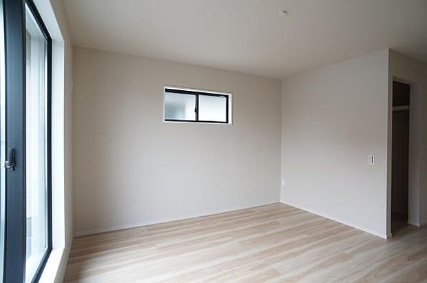 ゆとりある11帖の主寝室。