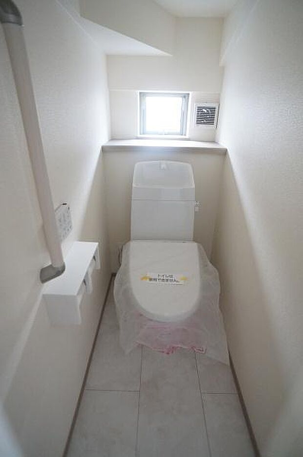 1階、2階共に温水洗浄便座です。