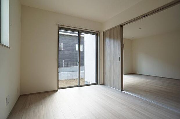 間仕切りを閉めて個室としても重宝します。