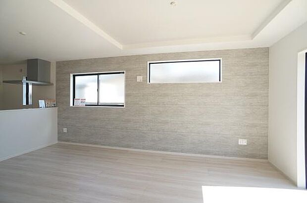 明るさと開放感を兼ね備えたリビングルーム