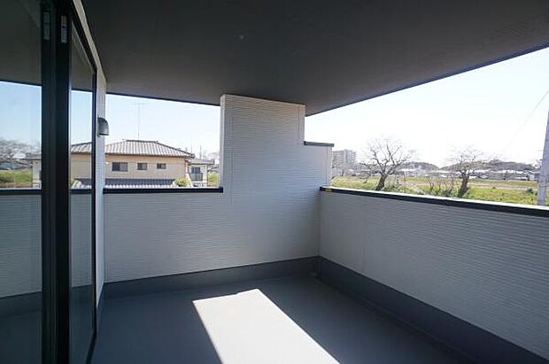 強い日差しや雨でも安心のインナータイプ。