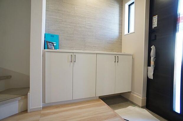 圧迫感のないシューズボックス。