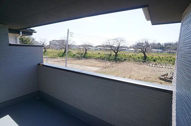 強い日差しや雨でも安心のインナータイプ。