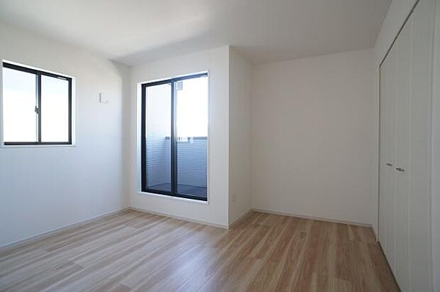 北側バルコニーに面してます。