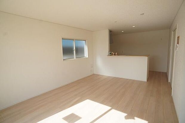 ご家族を一目で見渡せるリビングです。