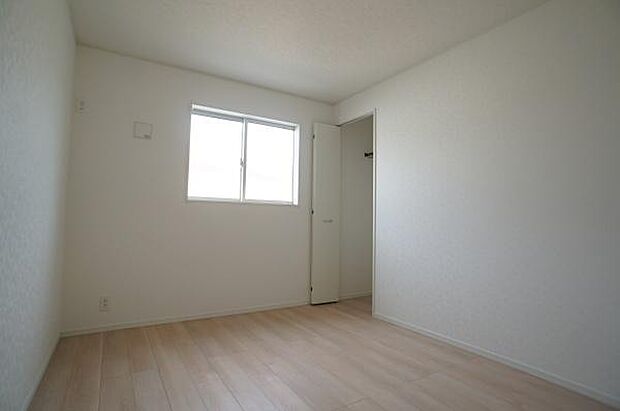 北側の洋室6帖。