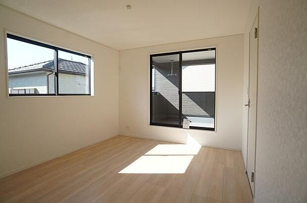 バルコニーとつながるお部屋。