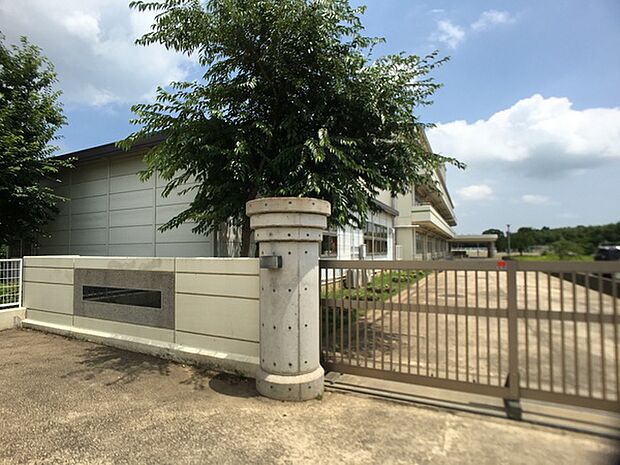 龍ケ崎市立城ノ内小学校まで1204m