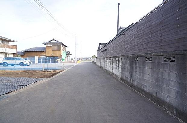 南側4,7m公道に接道。