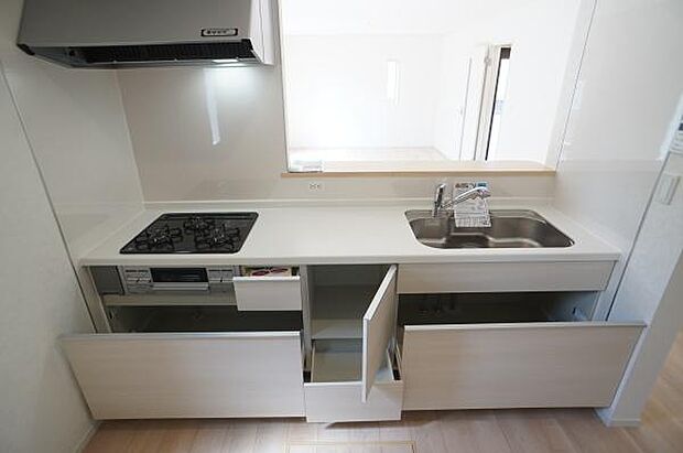 たっぷり入るスライドキャビネット。