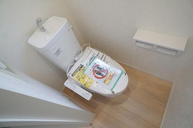 1階、2階共に温水洗浄便座です。