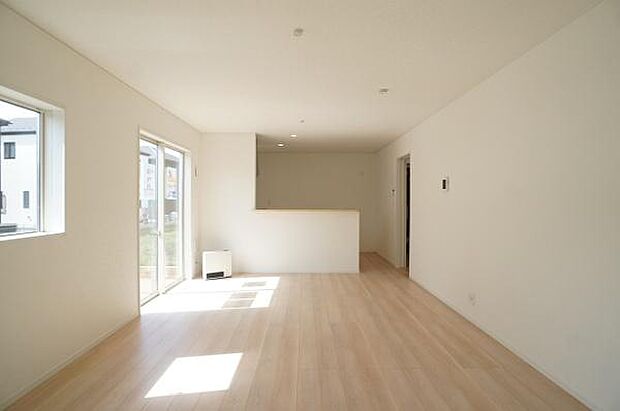 明るさと開放感を兼ね備えたリビングルーム