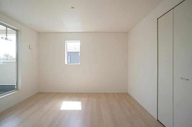 8帖の主寝室。
