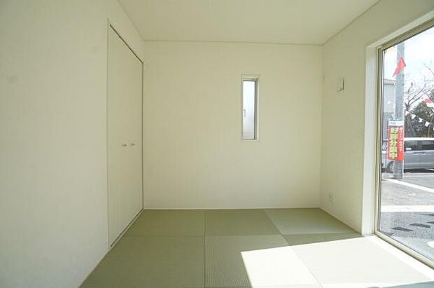 1階、リビング続きの洋風和室。