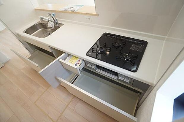 三口コンロで楽しくお料理。