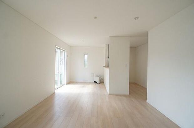 笑顔と会話が広がるリビングダイニング。