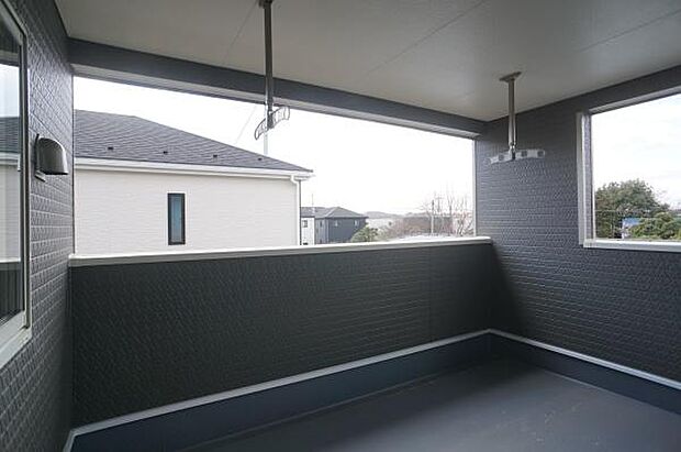 強い日差しや雨でも安心のインナータイプ。