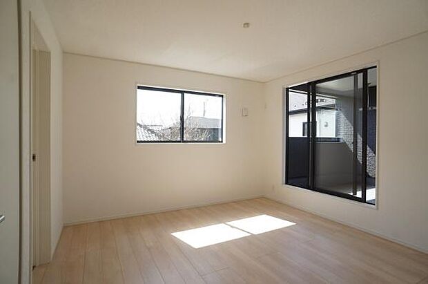 バルコニーとつながるお部屋。