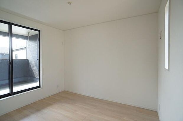 2面彩光のお部屋。