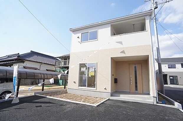 LDK前にある土仕様のお庭。