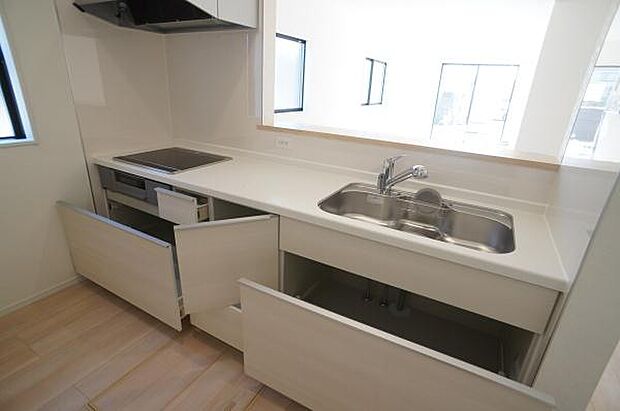 スライド収納で出し入れしやすく。