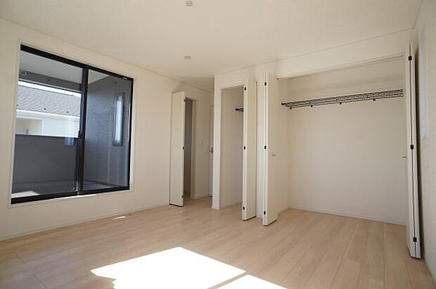 WIC+二つの収納付き洋室8,5帖。